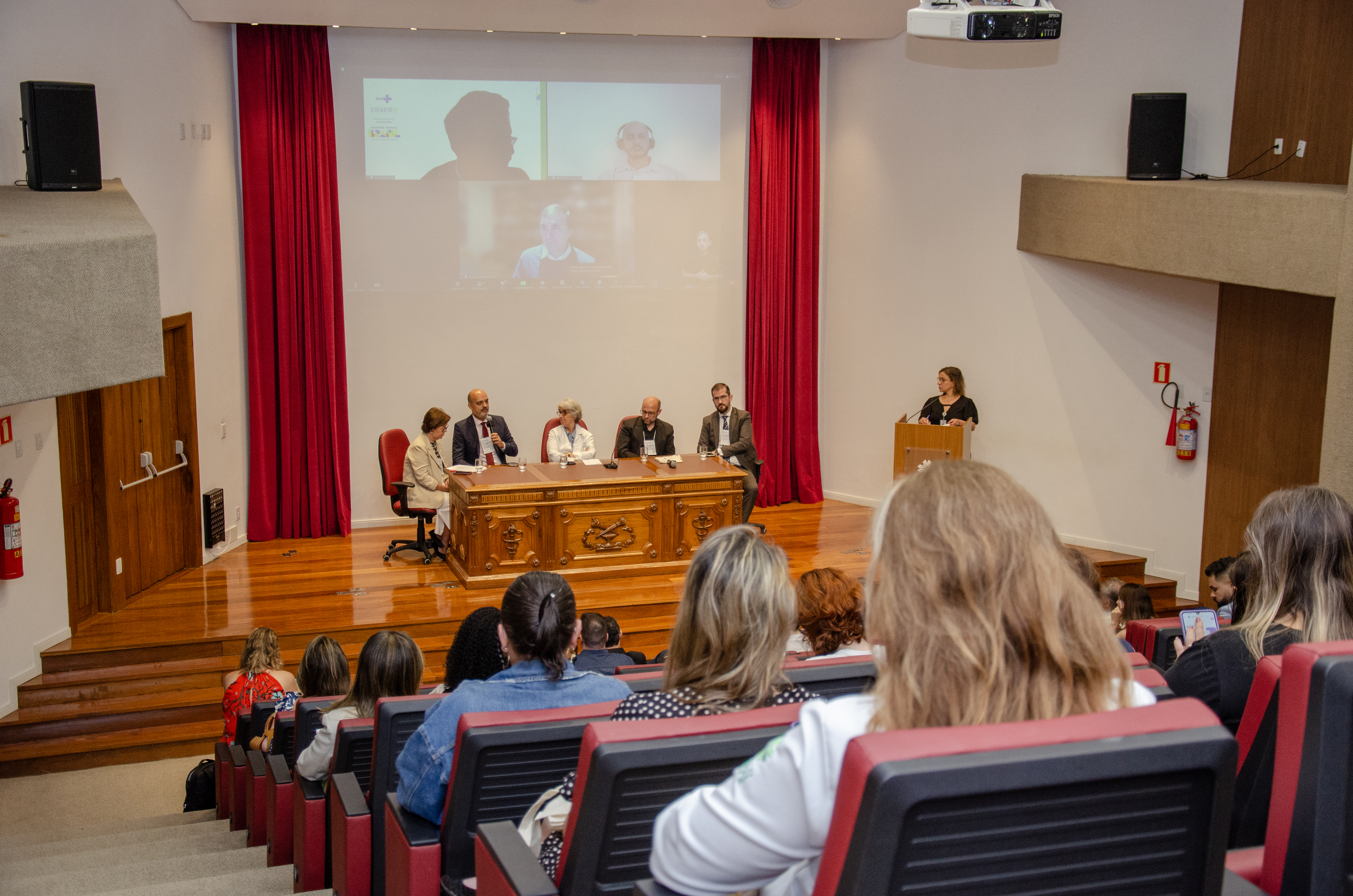 23-12-15_seminario_contribuicoes_ao_sus_e_a_plataforma_clinica_da_oms_11.jpg