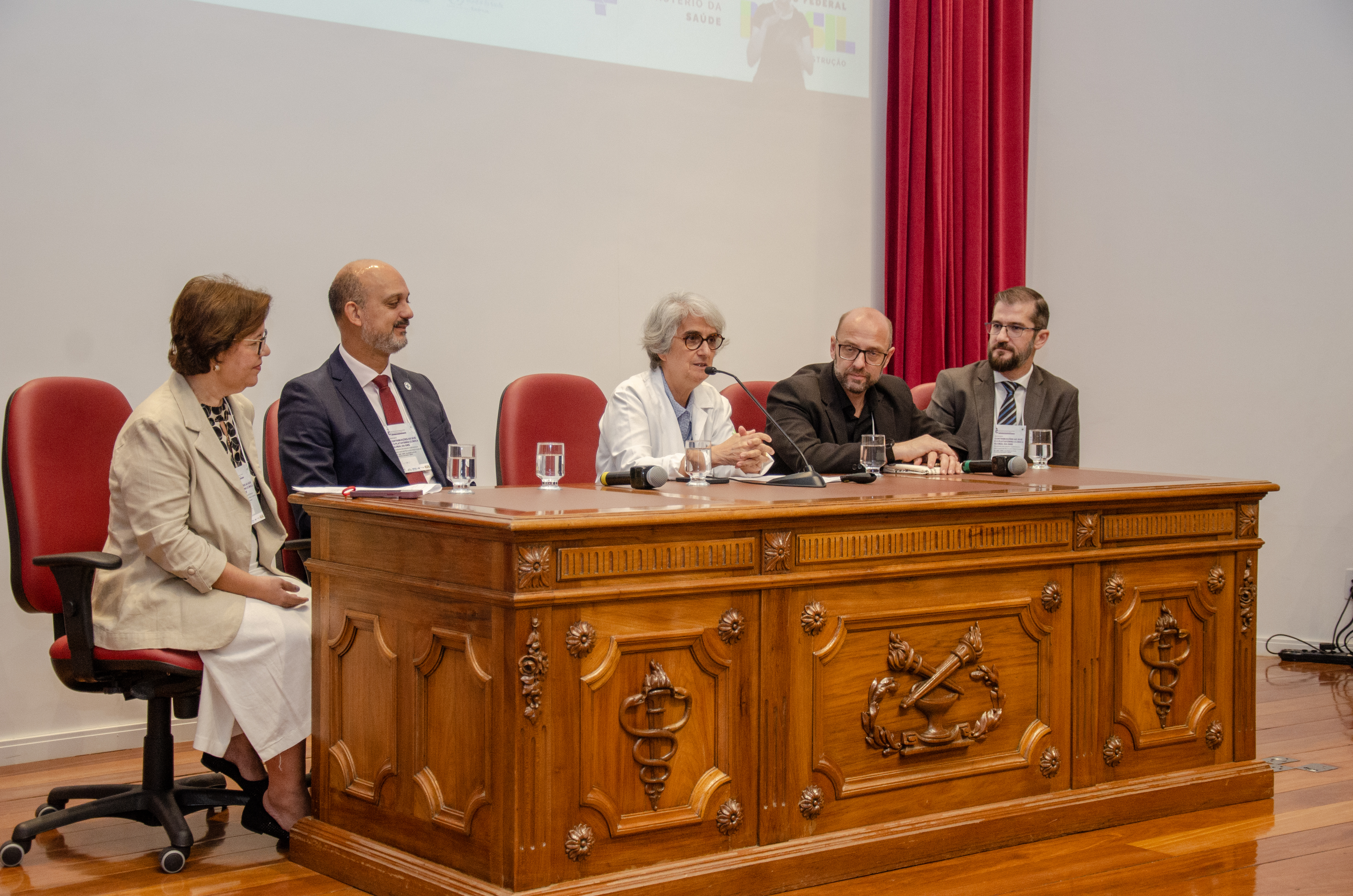 23-12-15_seminario_contribuicoes_ao_sus_e_a_plataforma_clinica_da_oms_4.jpg