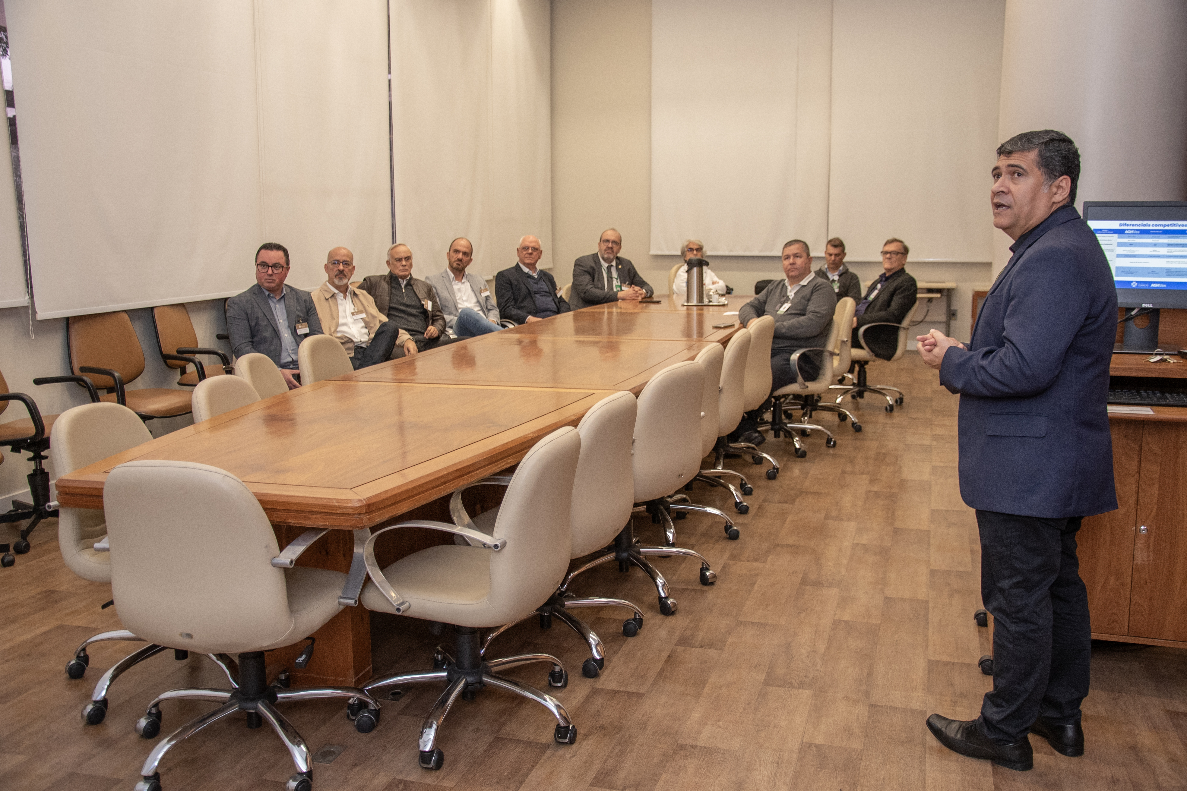 24-6-17_visita_diretores_da_unimed_6.jpg