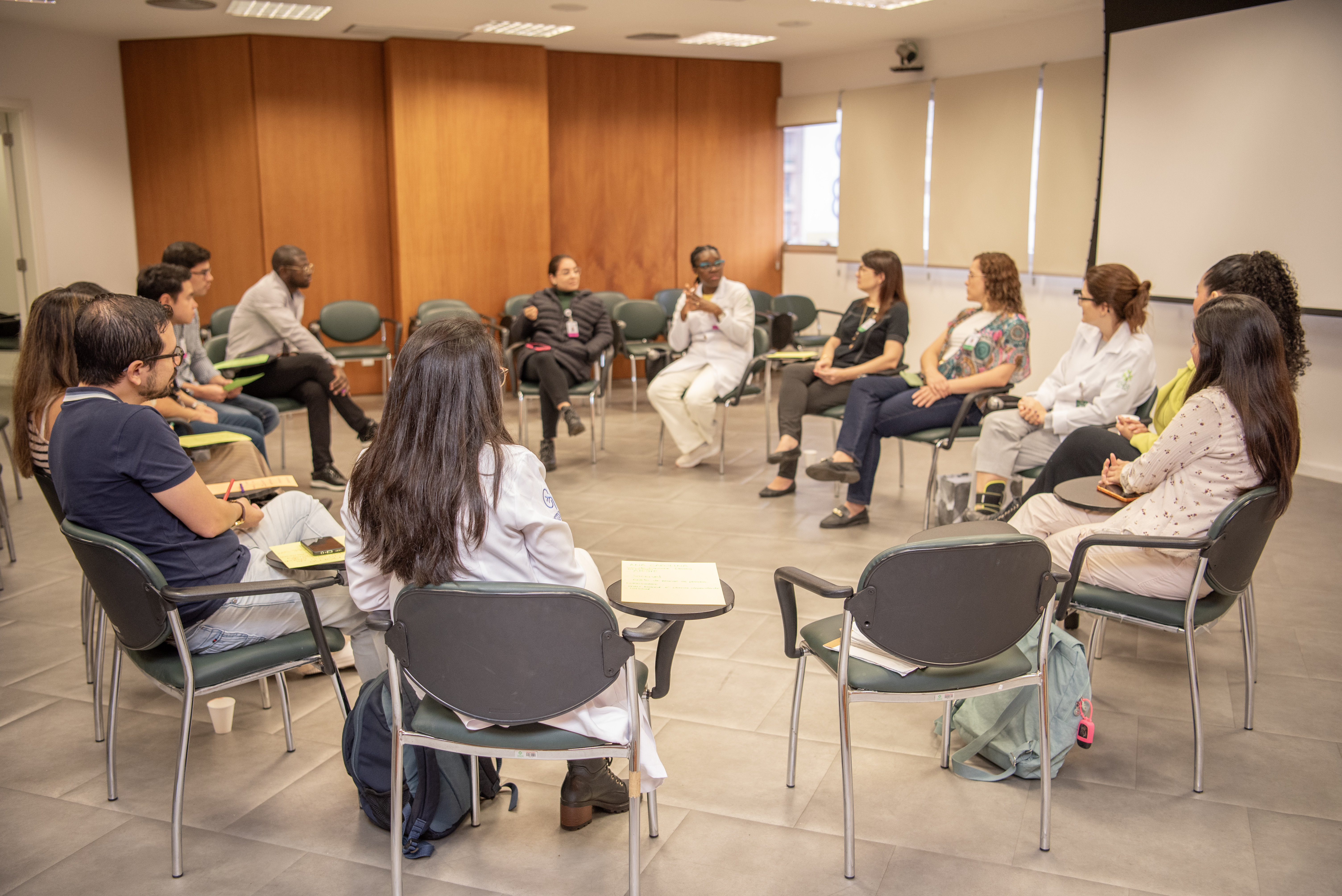 25-4-10_integracao_com_os_alunos_estrangeiros_2.jpg
