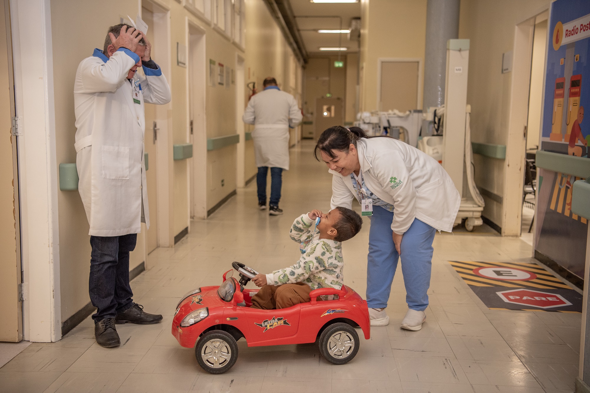 26-6-23_carrinho_de_recreacao_na_radiologia_3.jpg