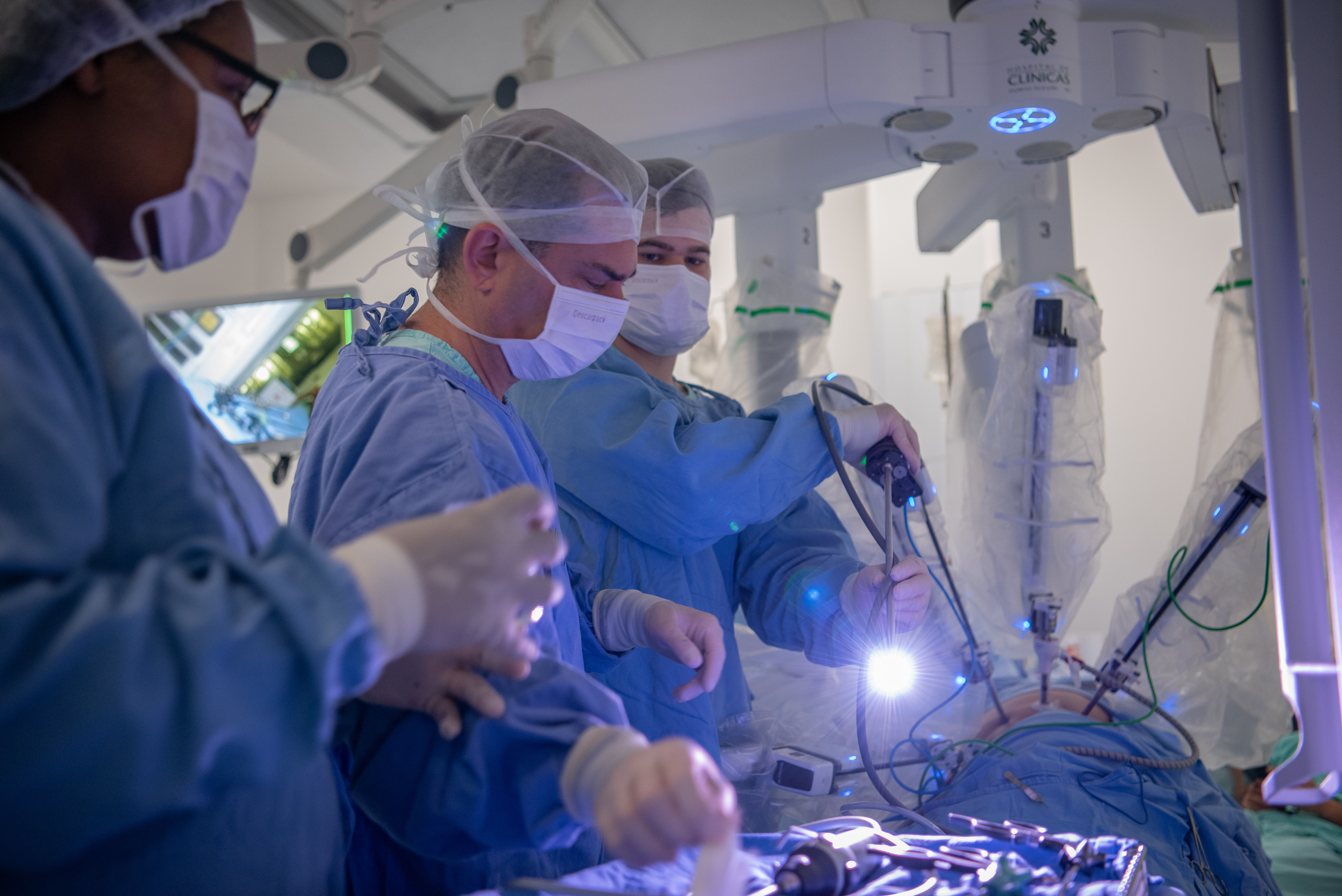 26-9-25_primeira_cirurgia_robotica-_robo_novo-20_copia_1.jpg