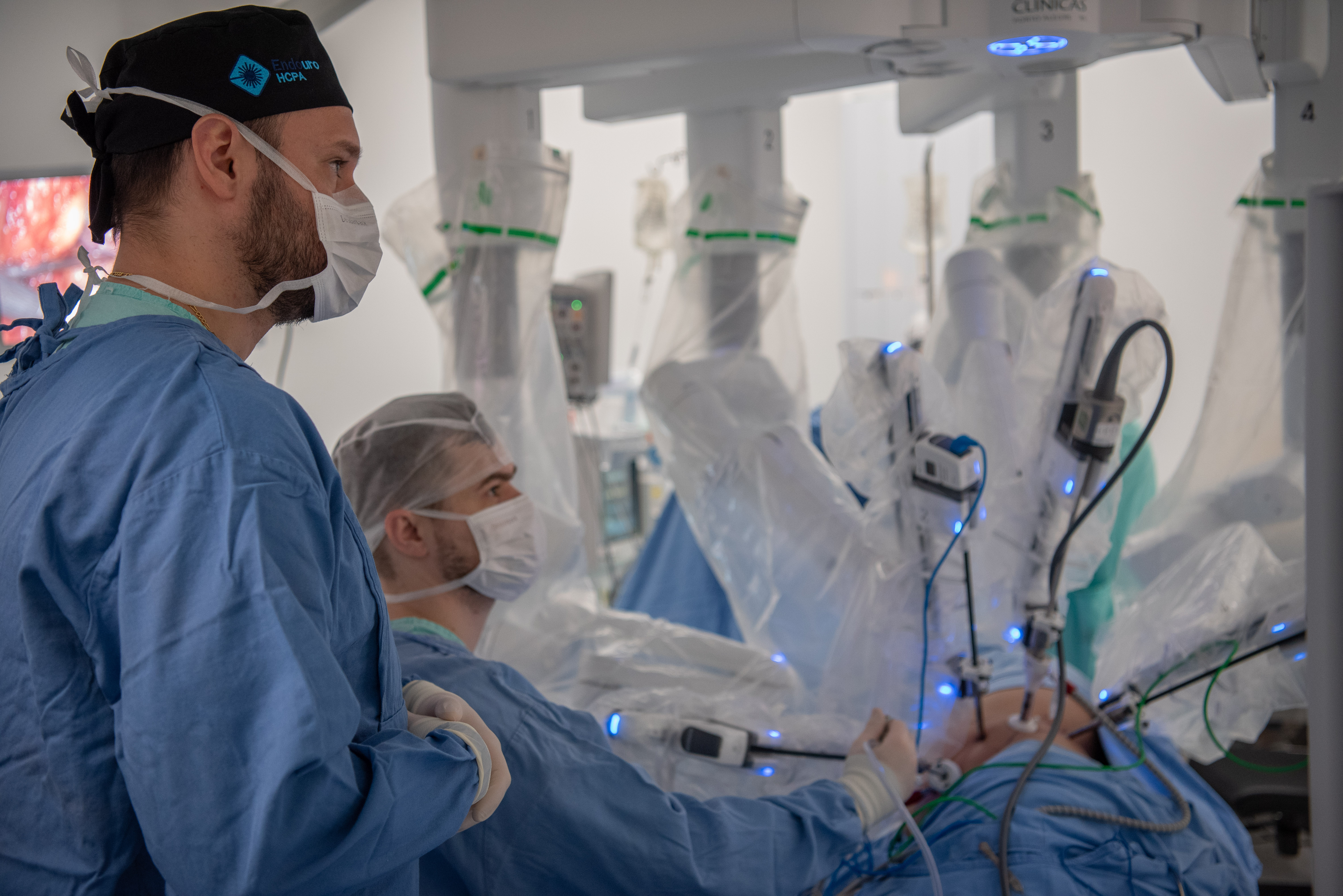 26-9-25_primeira_cirurgia_robotica-_robo_novo-23_1.jpg